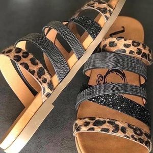 Brand new - stored in A/C & non-smoking area.